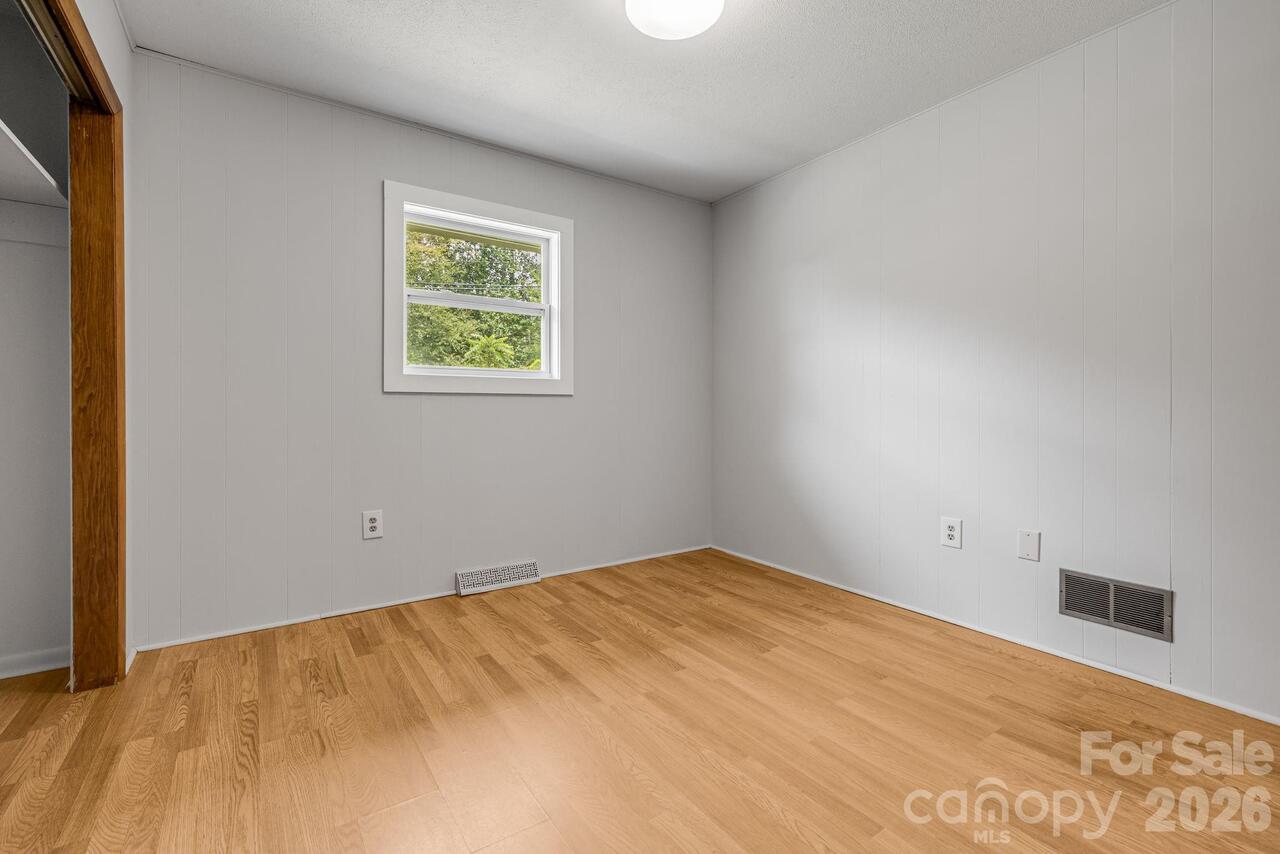 Listing Photo 14
