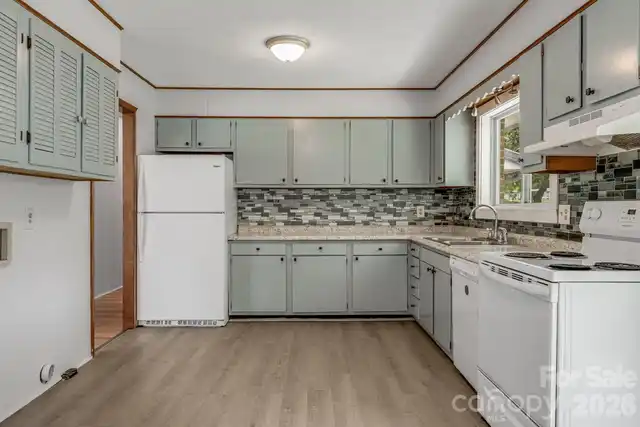 Listing Photo 10