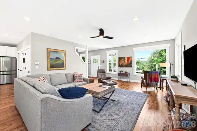 Listing Photo 8