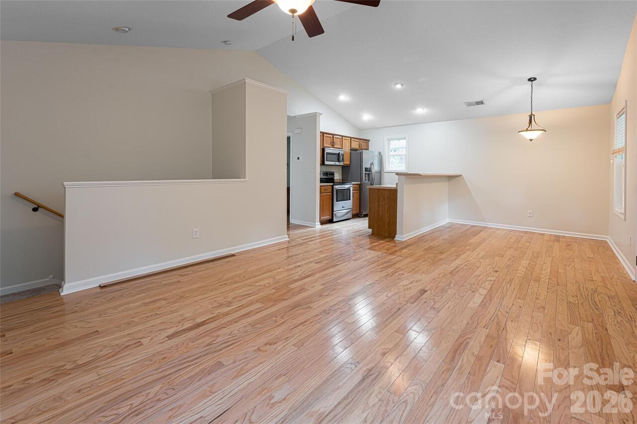 Listing Photo 8