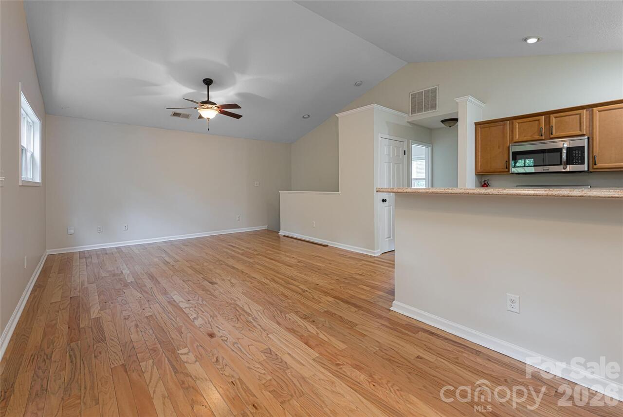 Listing Photo 9
