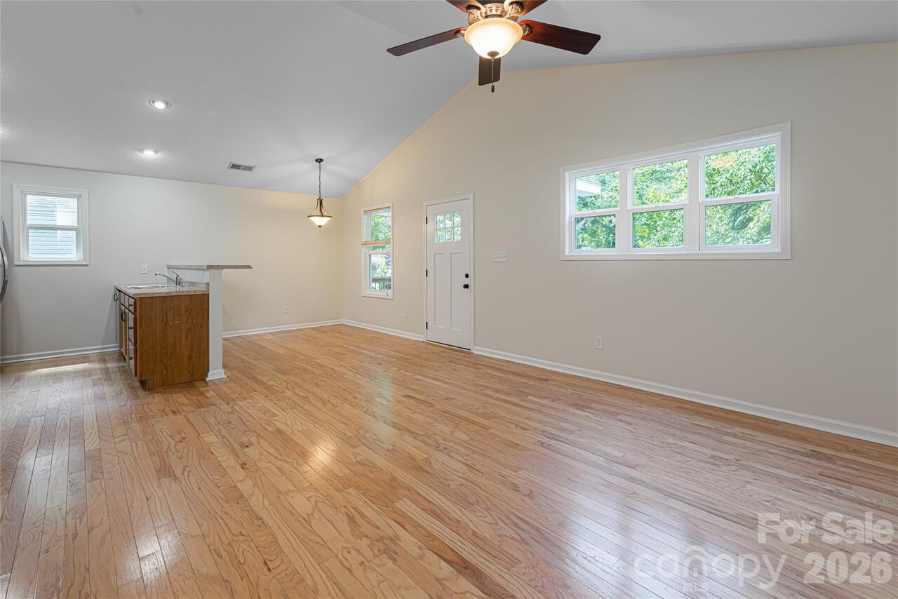 Listing Photo 10
