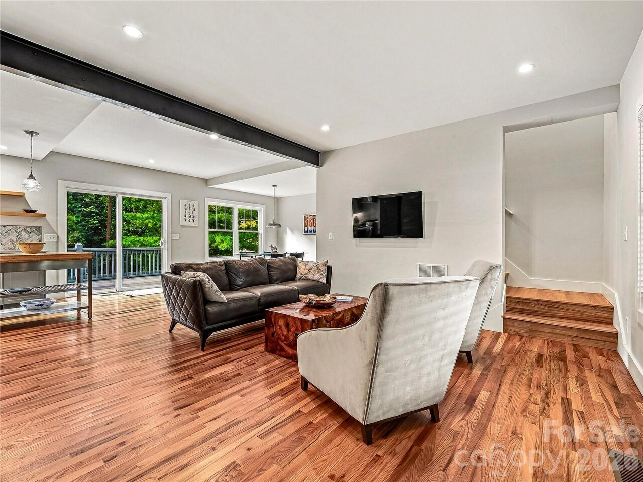 Listing Photo 10