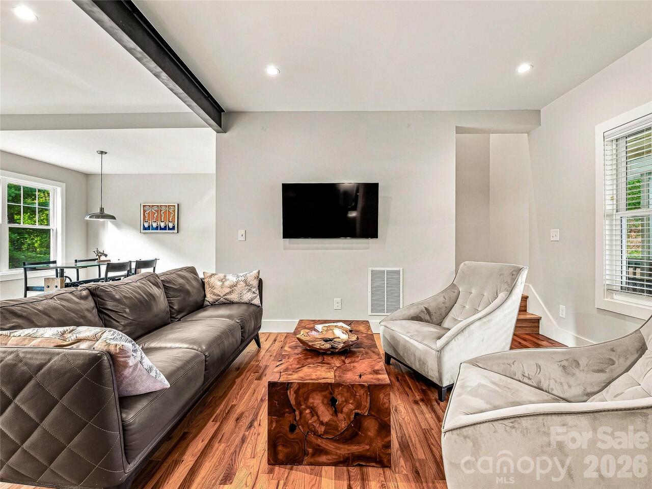 Listing Photo 11
