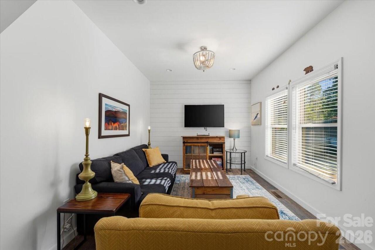 Listing Photo 8