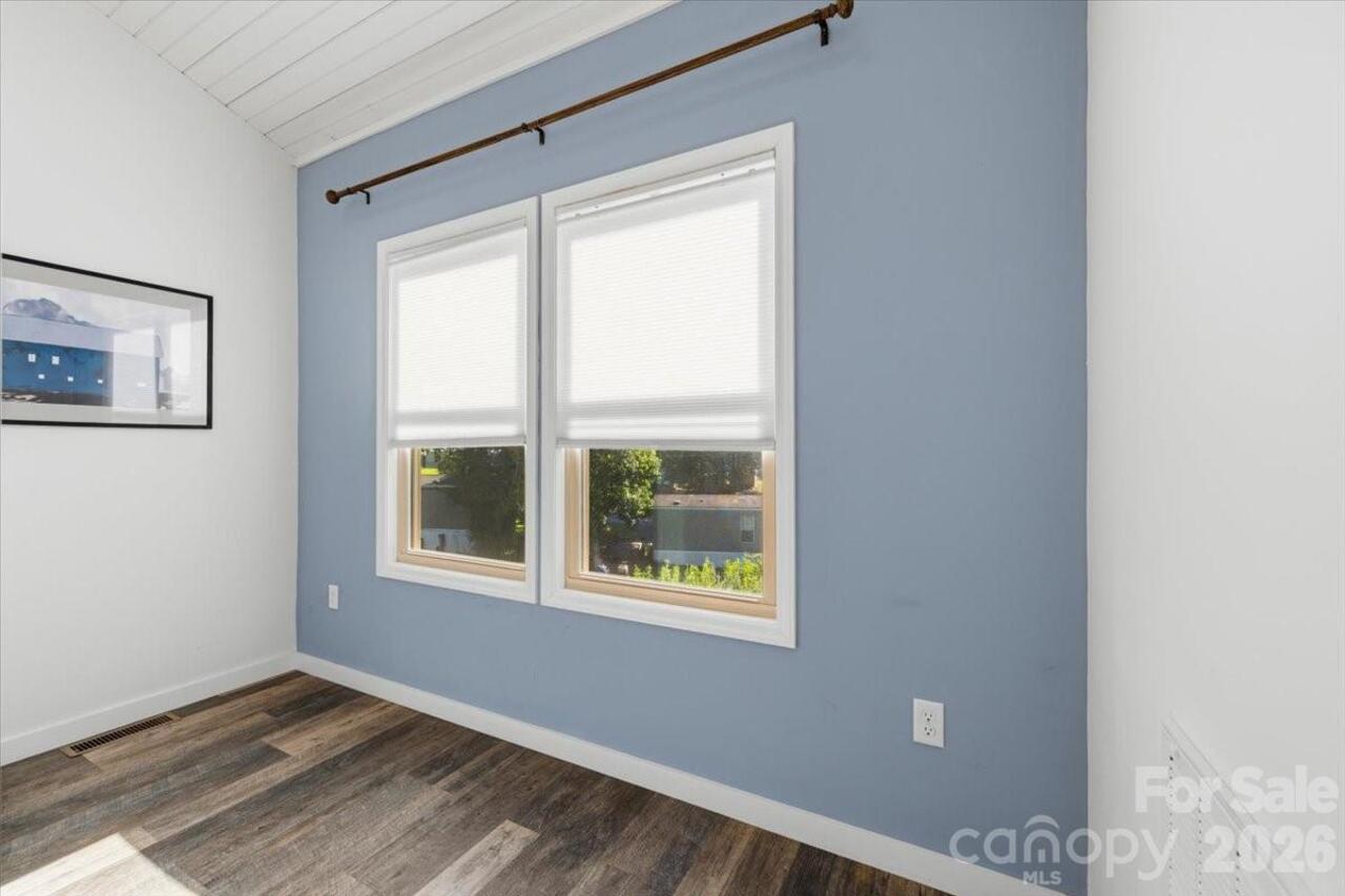 Listing Photo 28