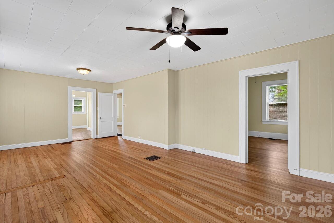 Listing Photo 9