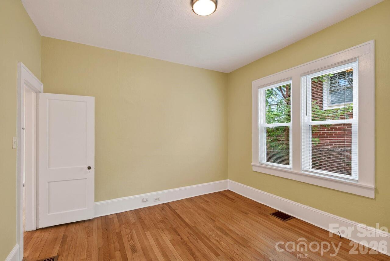 Listing Photo 11