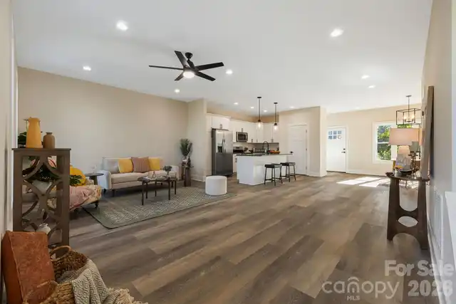 Listing Photo 8