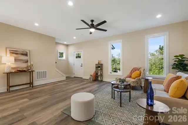 Listing Photo 10