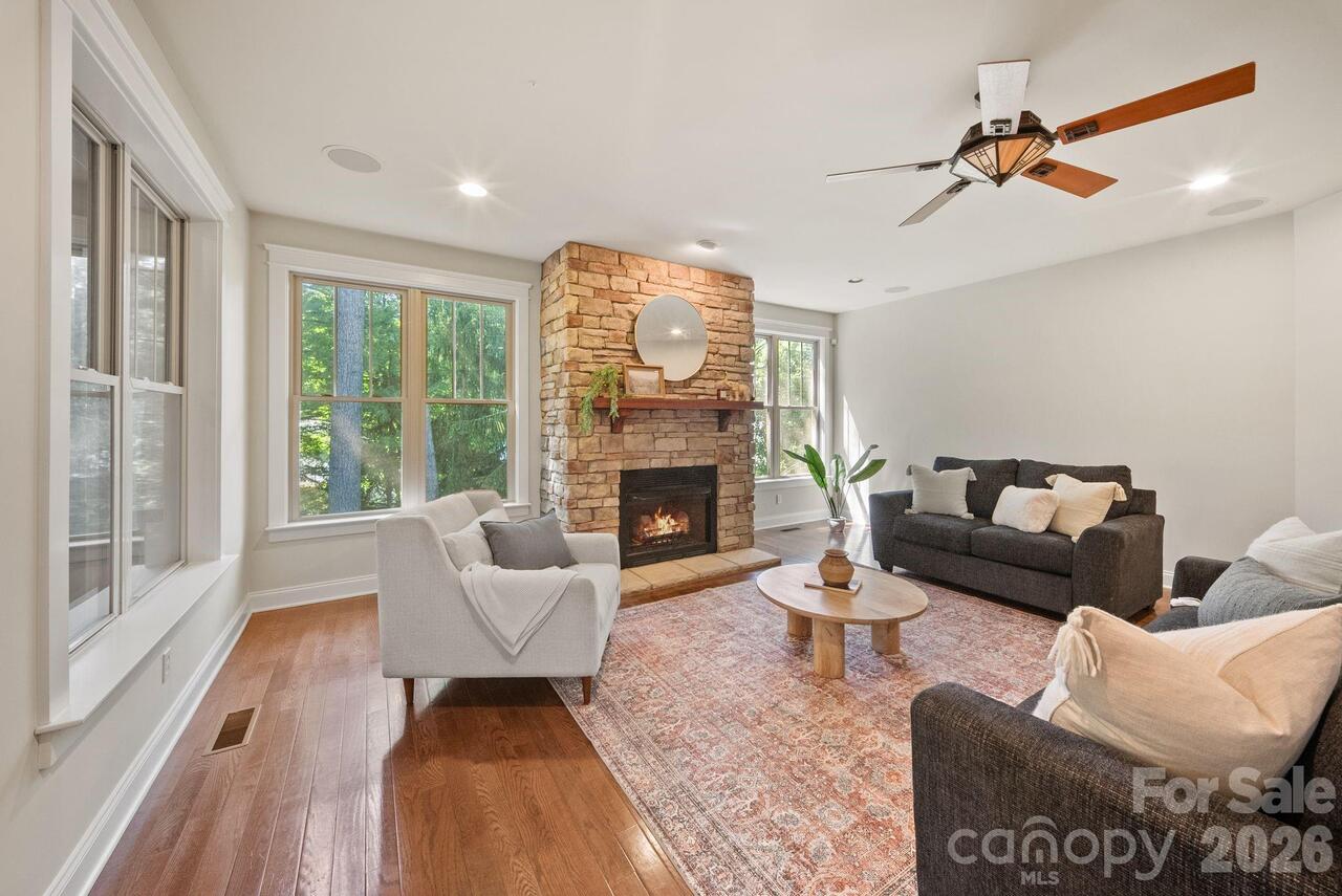 Listing Photo 11