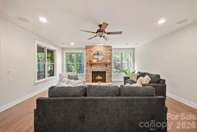 Listing Photo 9