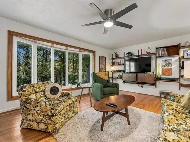 Listing Photo 9