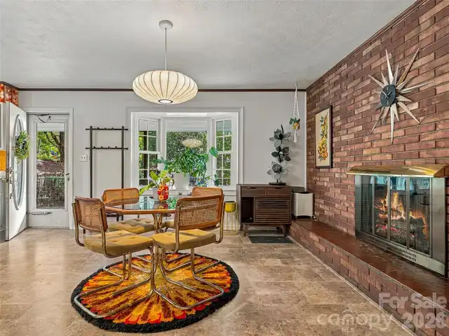 Listing Photo 11