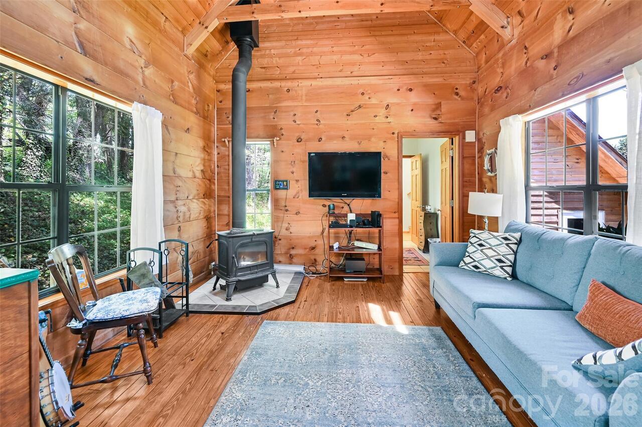 Listing Photo 9
