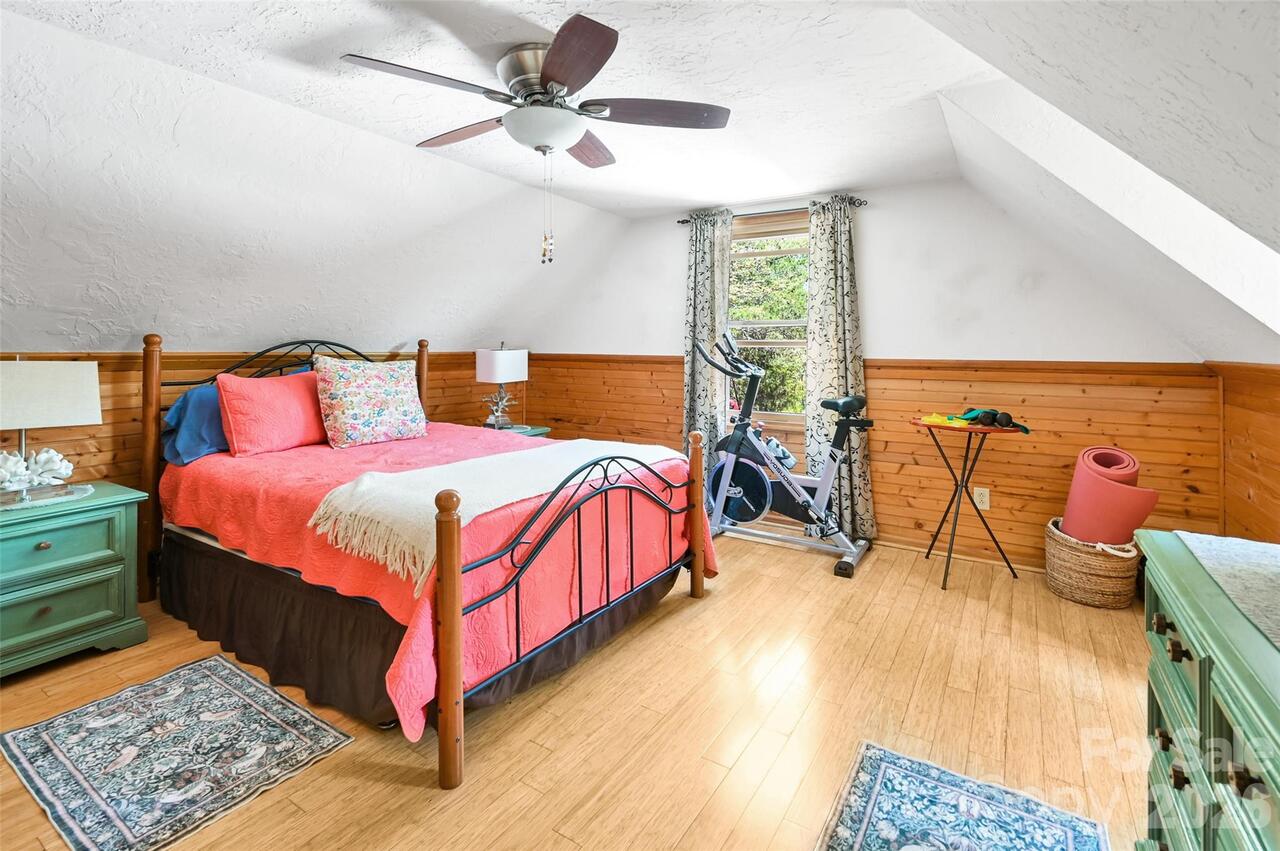 Listing Photo 16