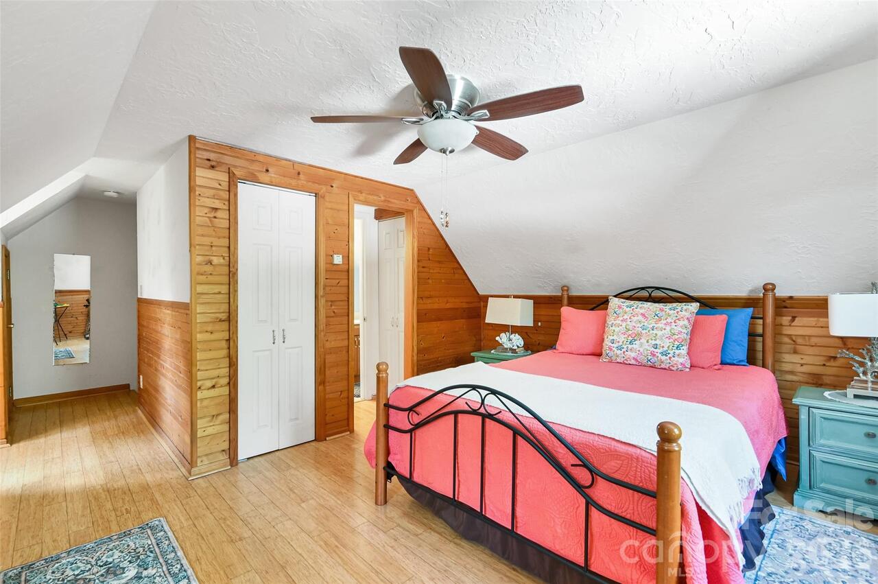 Listing Photo 17