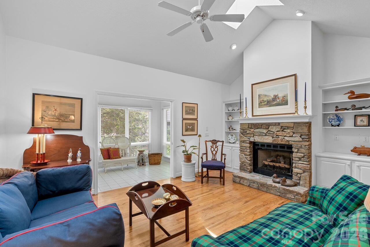 Listing Photo 8