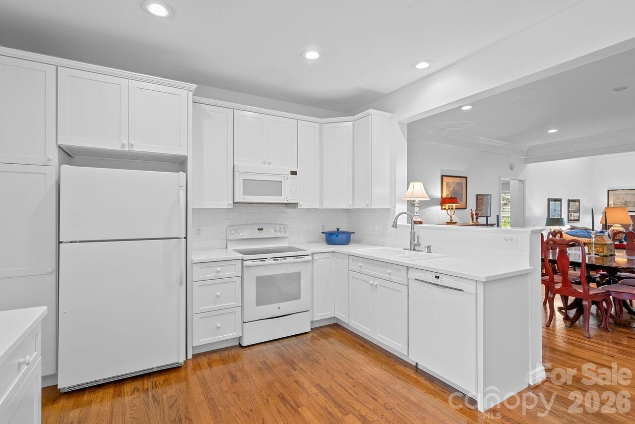 Listing Photo 12