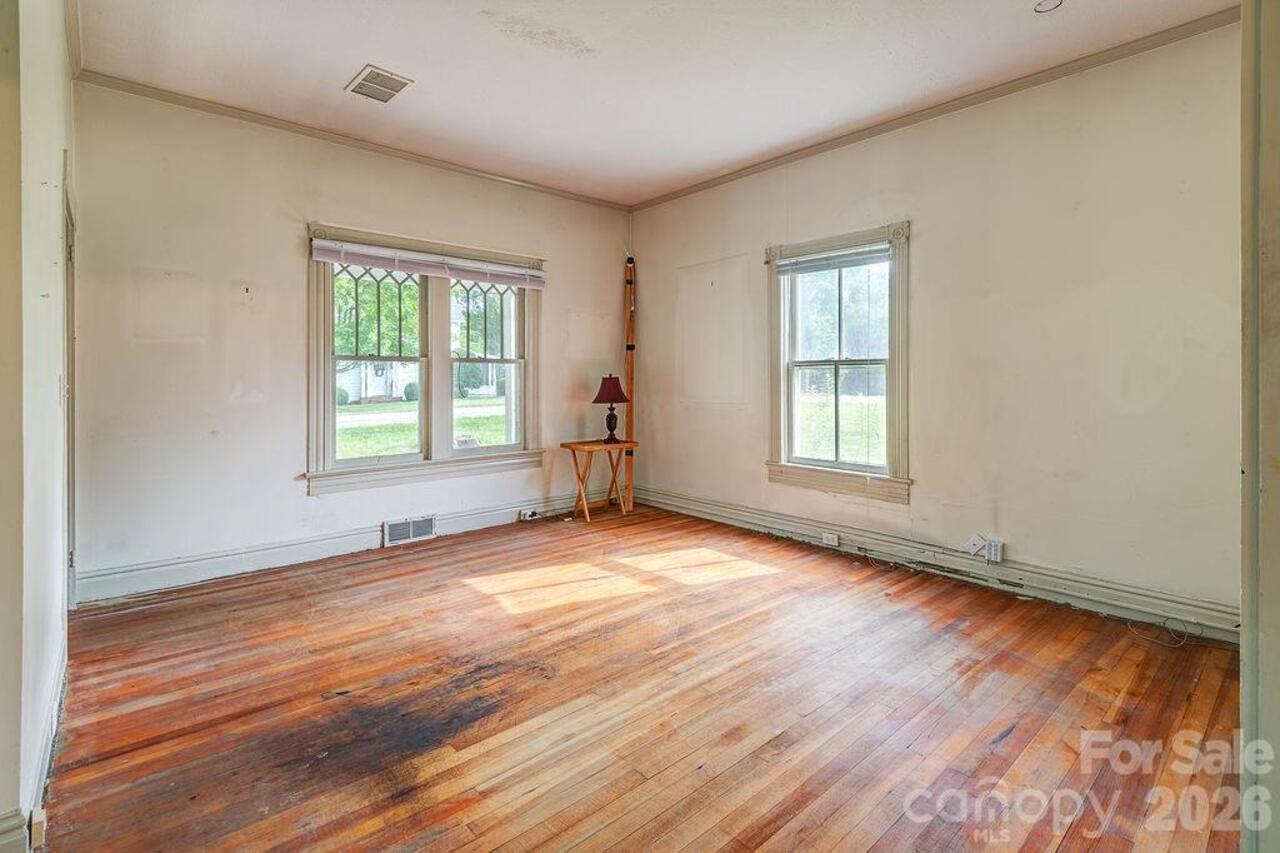 Listing Photo 11