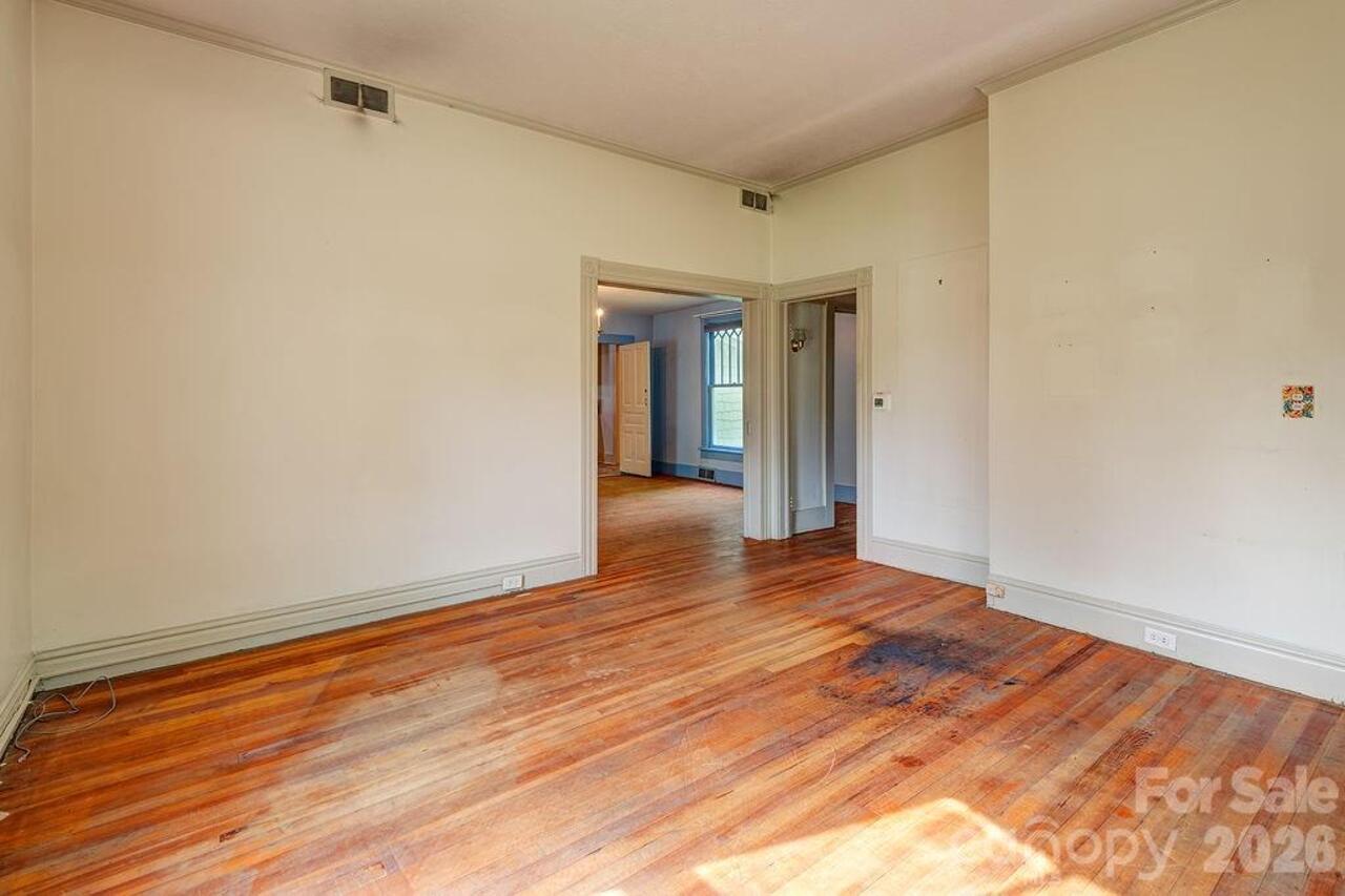 Listing Photo 12