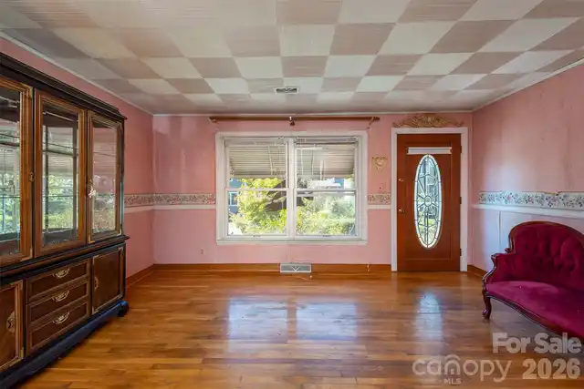 Listing Photo 6