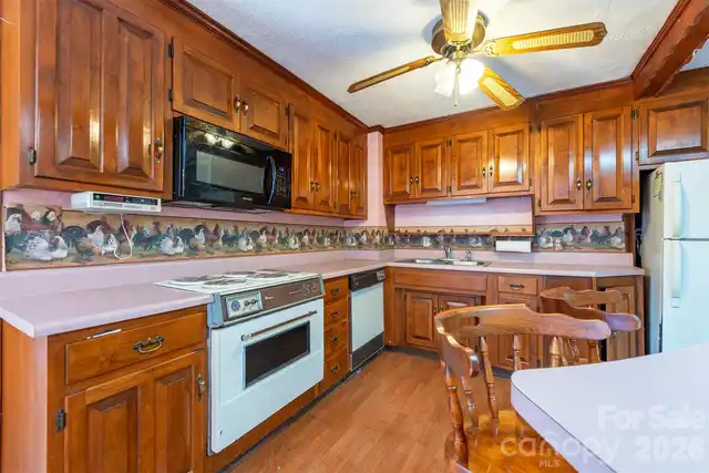 Listing Photo 9
