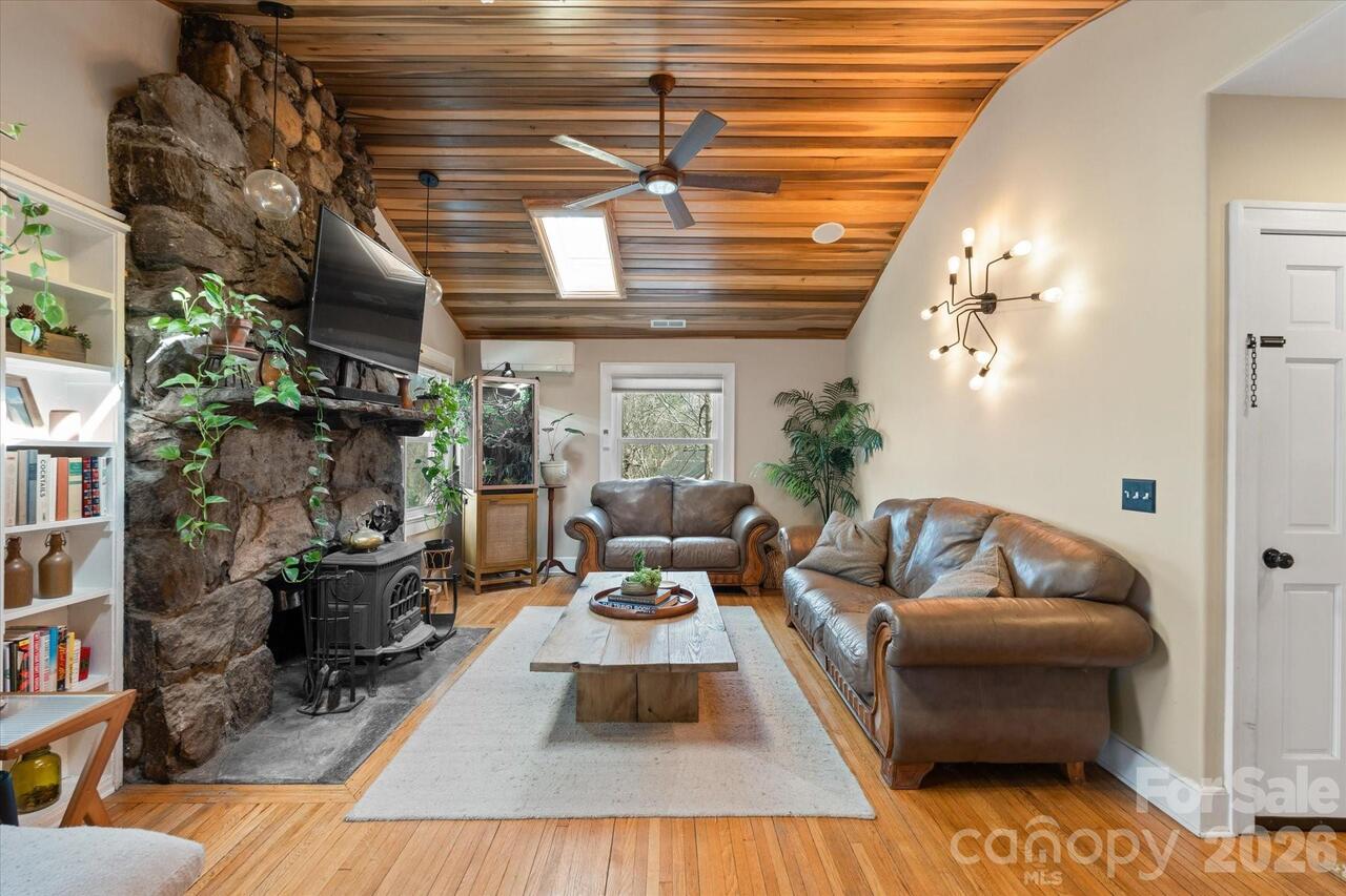 Listing Photo 7