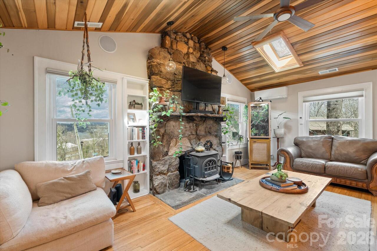 Listing Photo 8