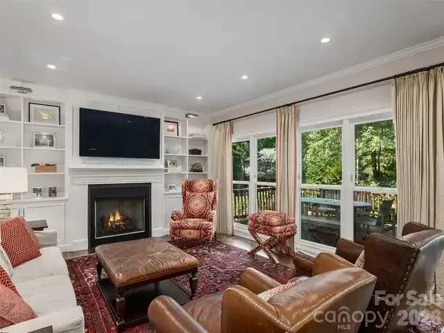Listing Photo 10