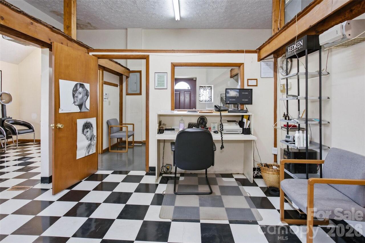 Listing Photo 11