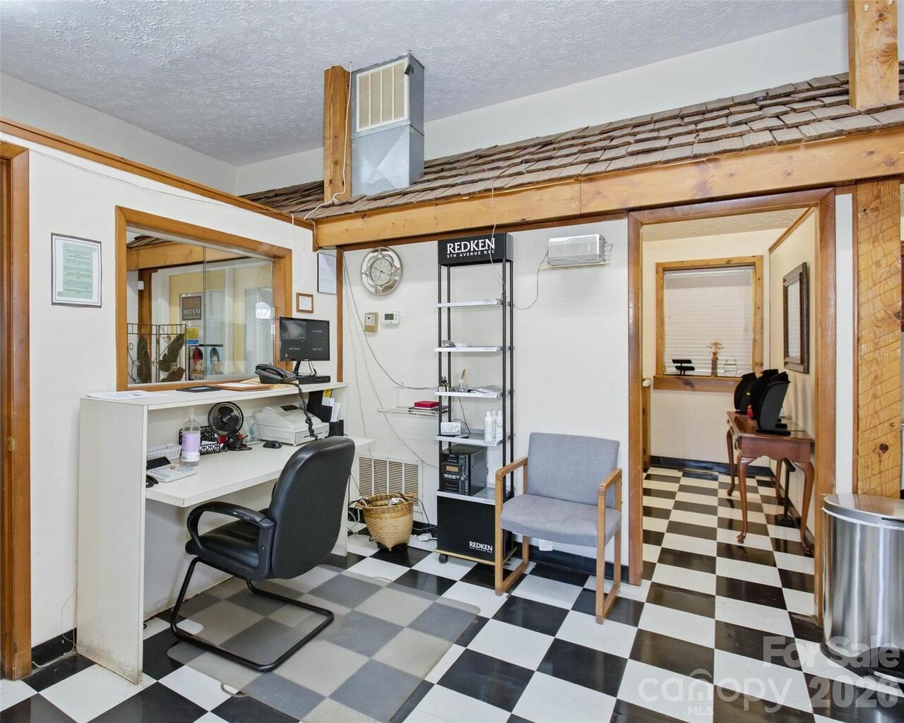 Listing Photo 12