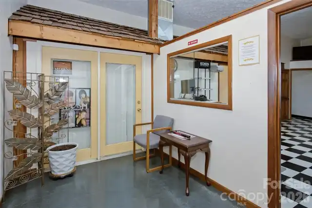 Listing Photo 9