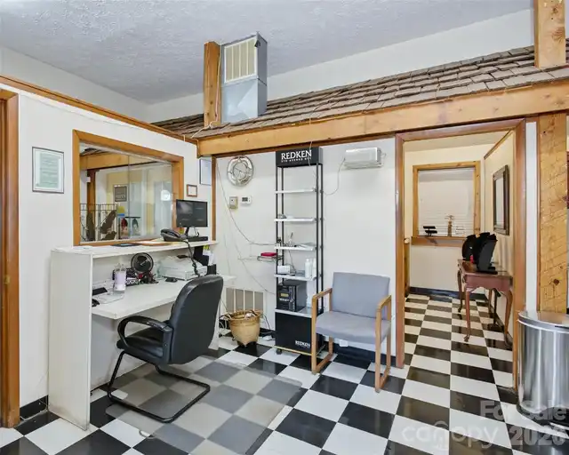 Listing Photo 12