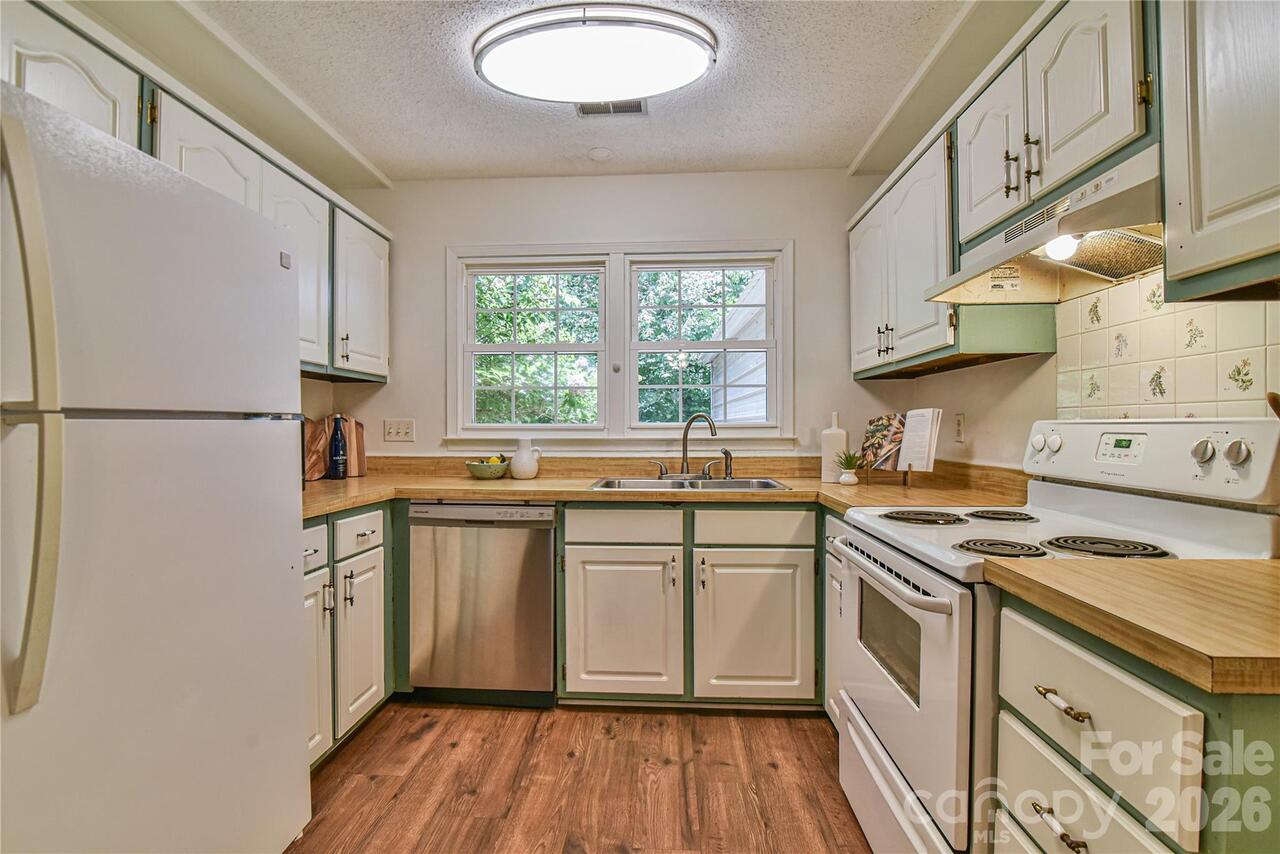 Listing Photo 10