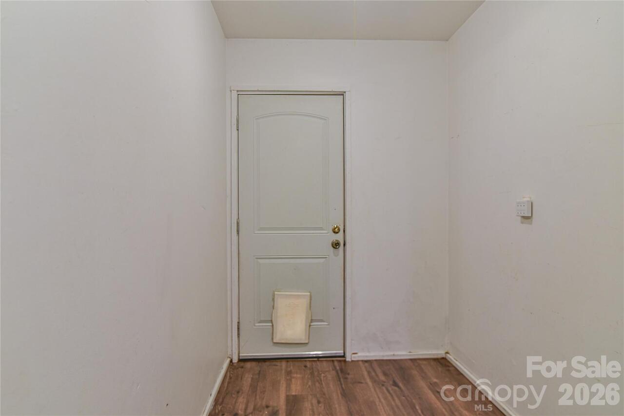 Listing Photo 11
