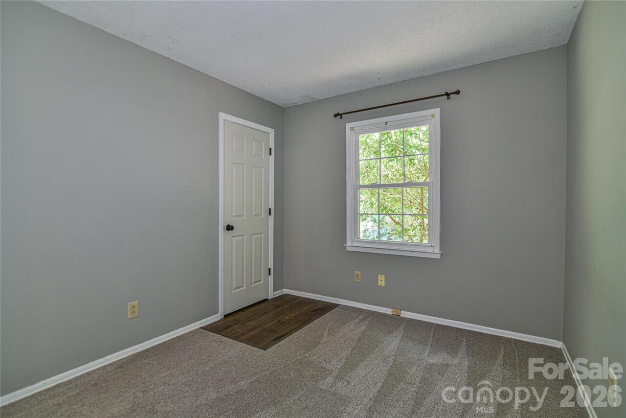 Listing Photo 16