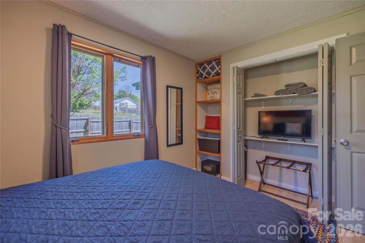 Listing Photo 9