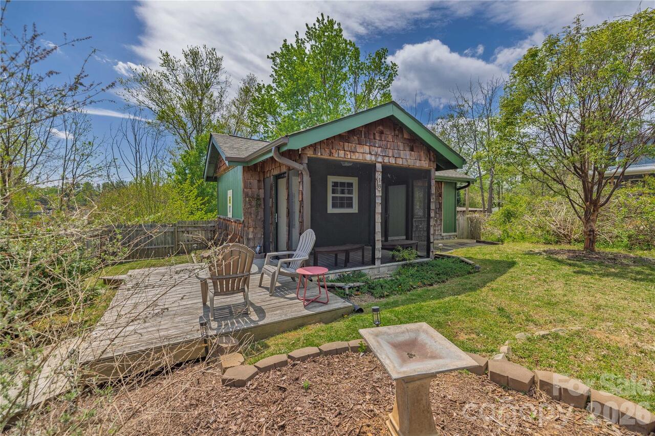 Listing Photo 11