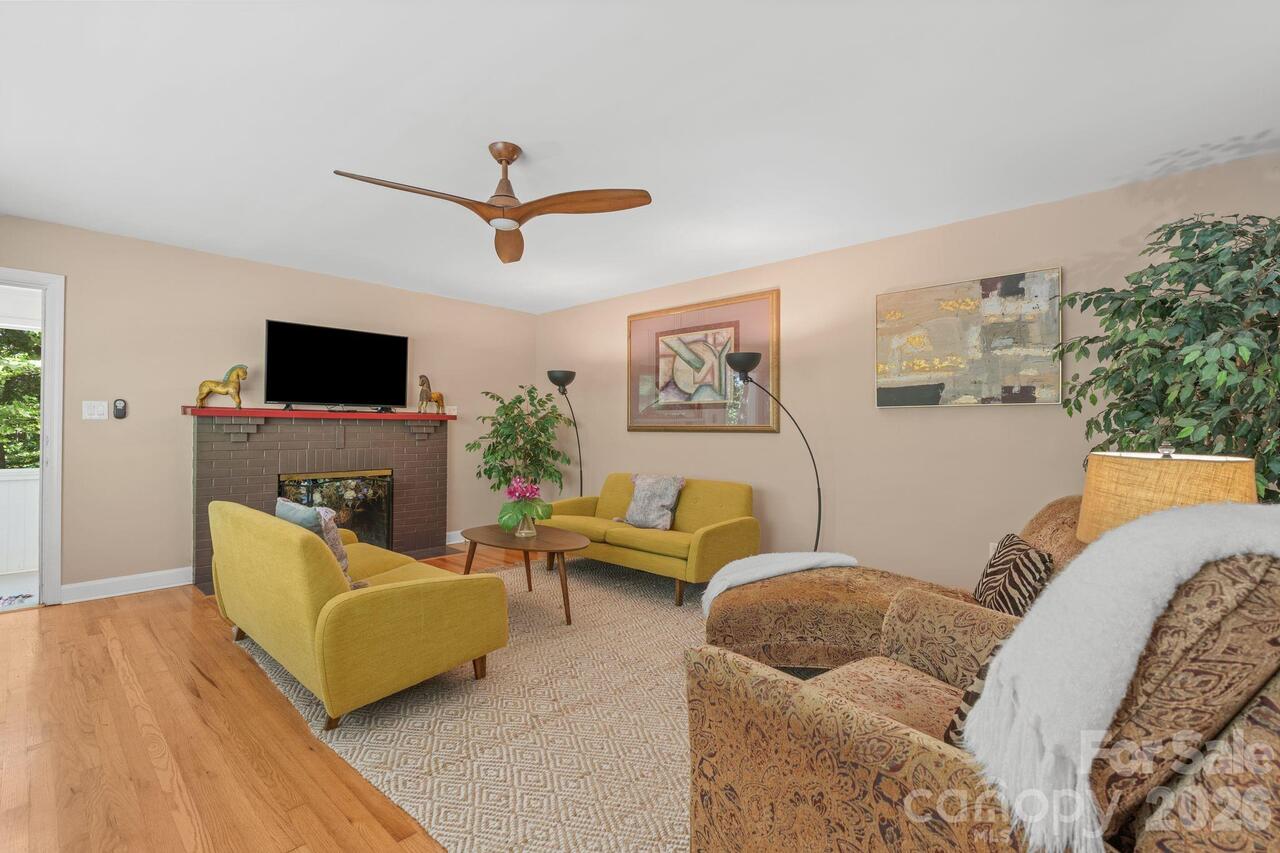 Listing Photo 14