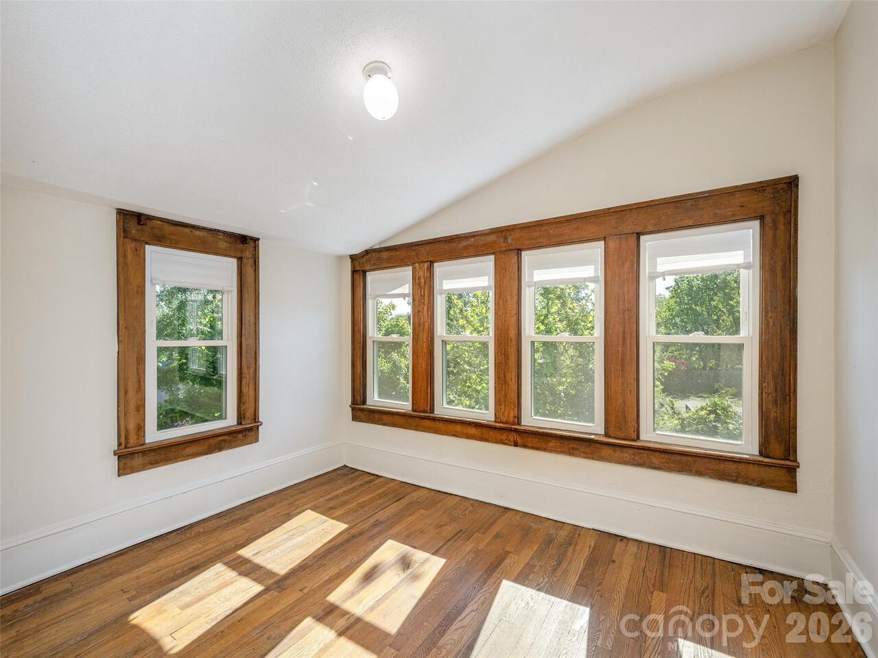 Listing Photo 7
