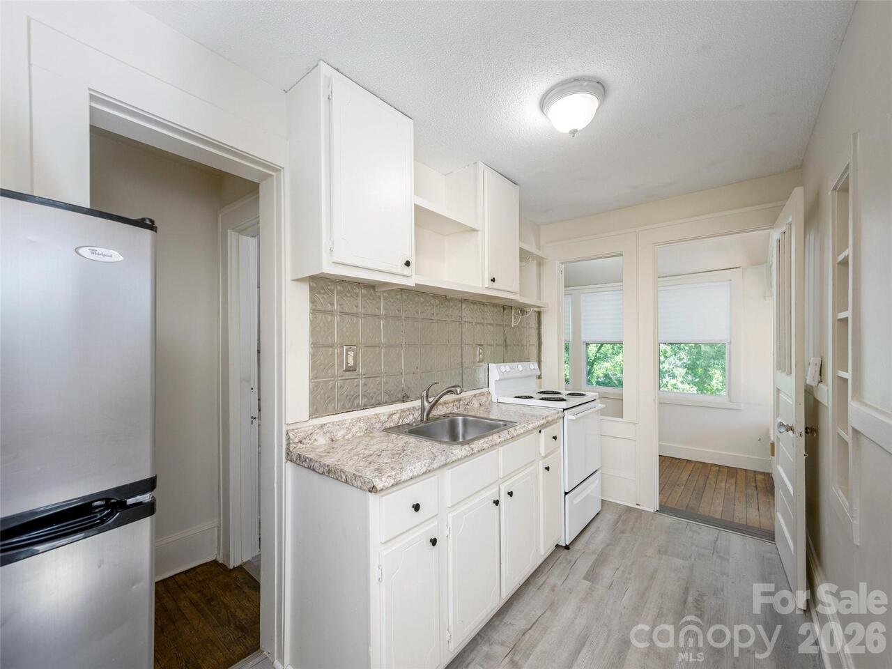 Listing Photo 9
