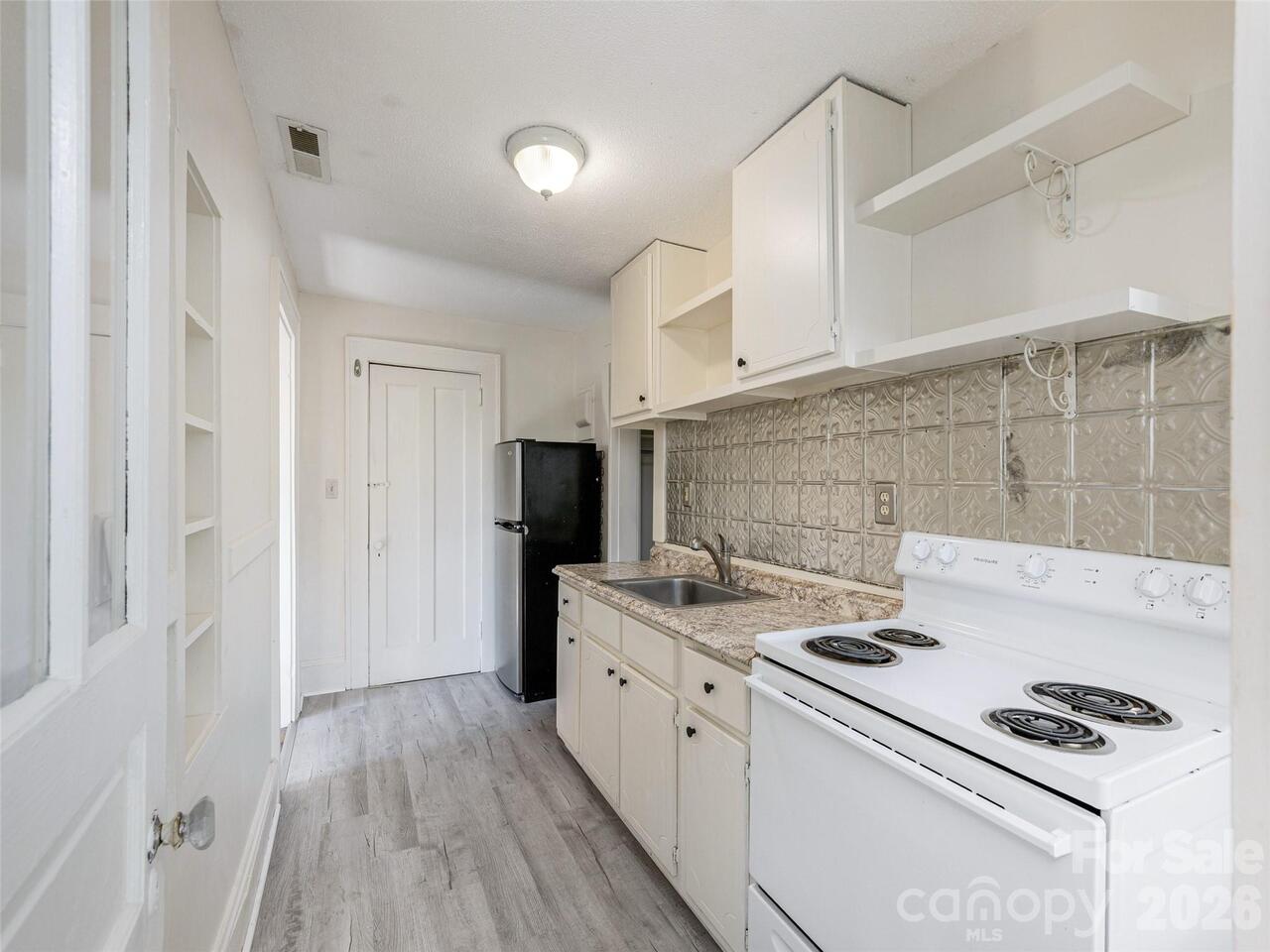 Listing Photo 10