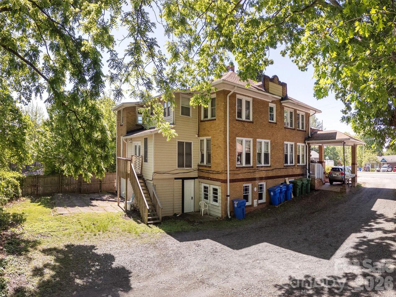 Listing Photo 12