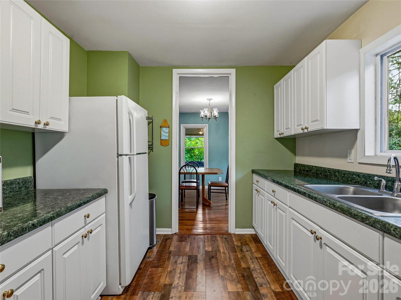 Listing Photo 11