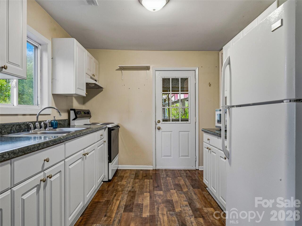 Listing Photo 12