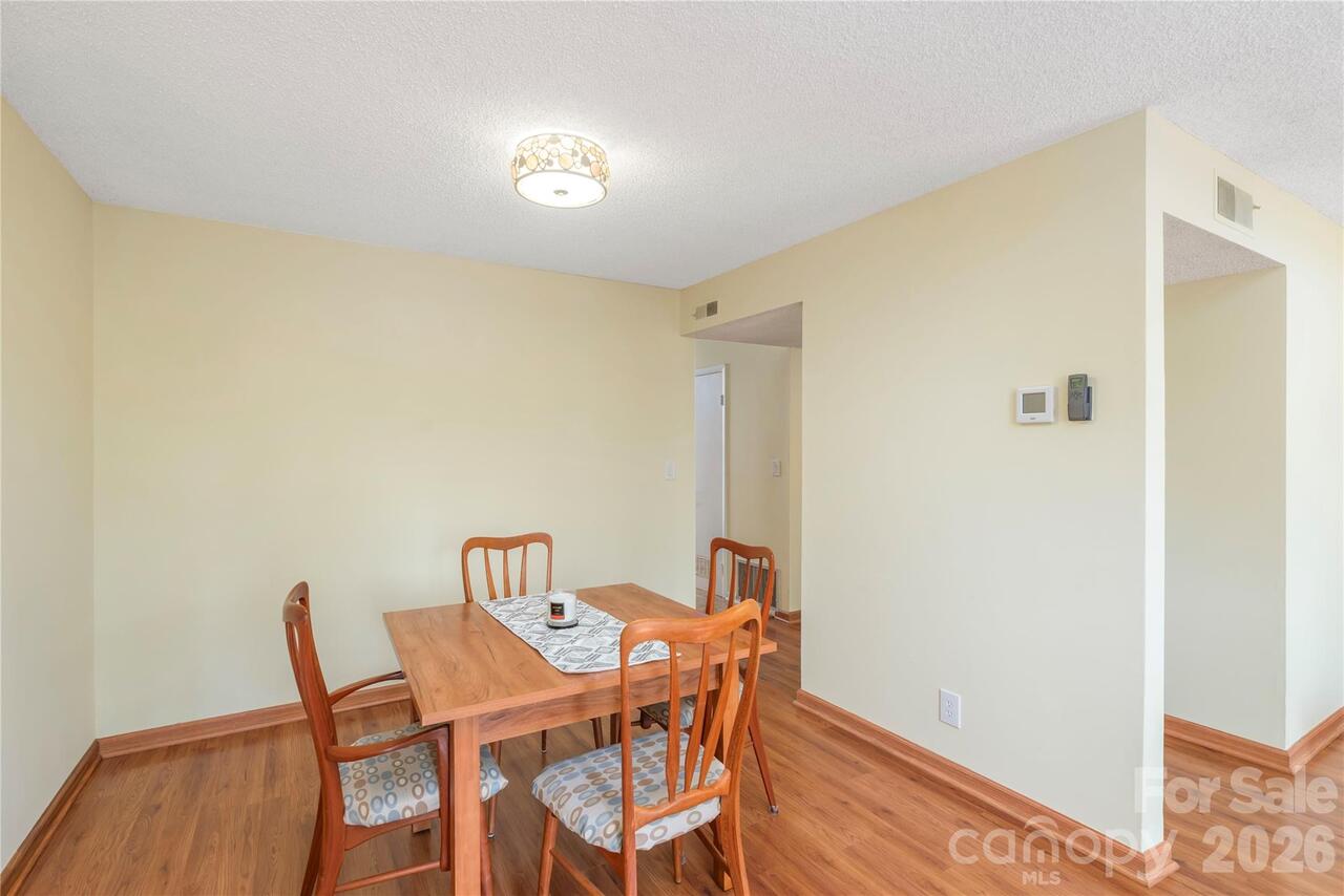 Listing Photo 12