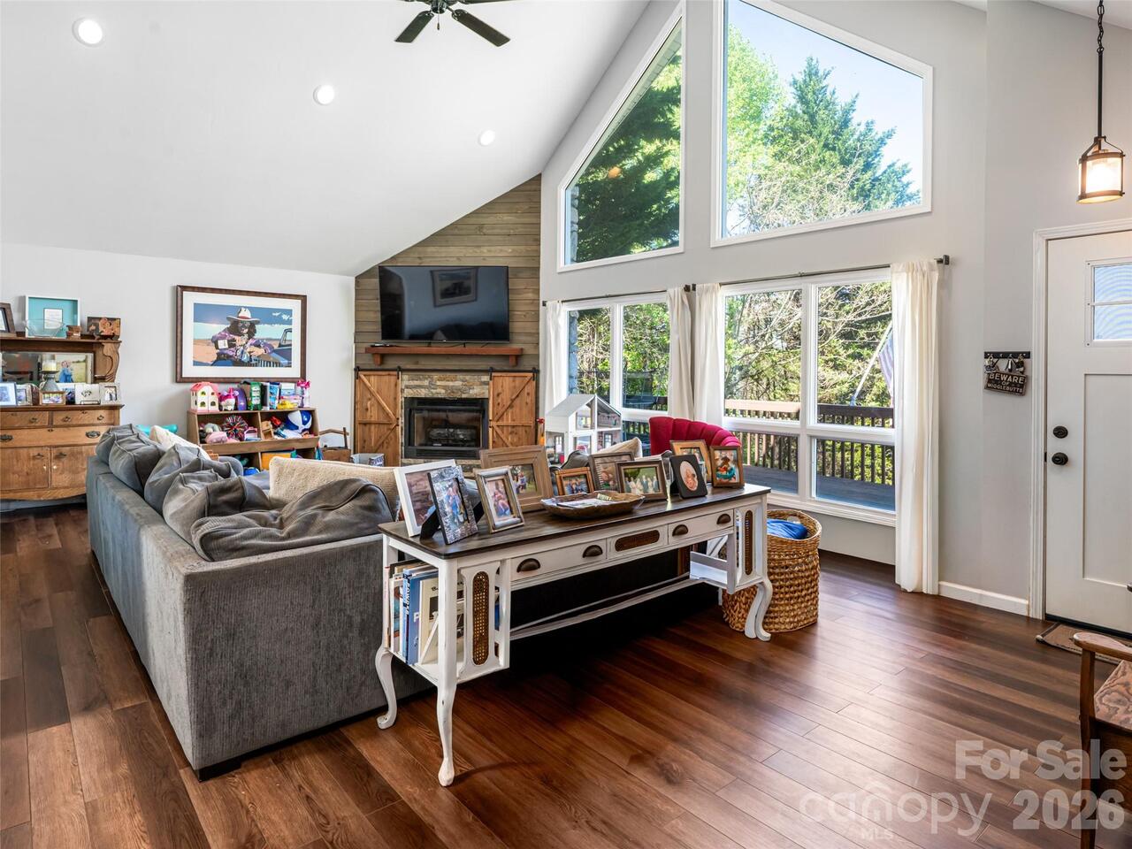 Listing Photo 8