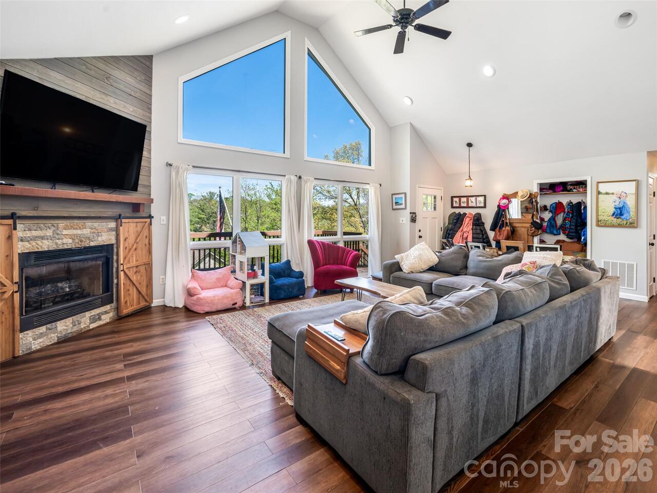 Listing Photo 11
