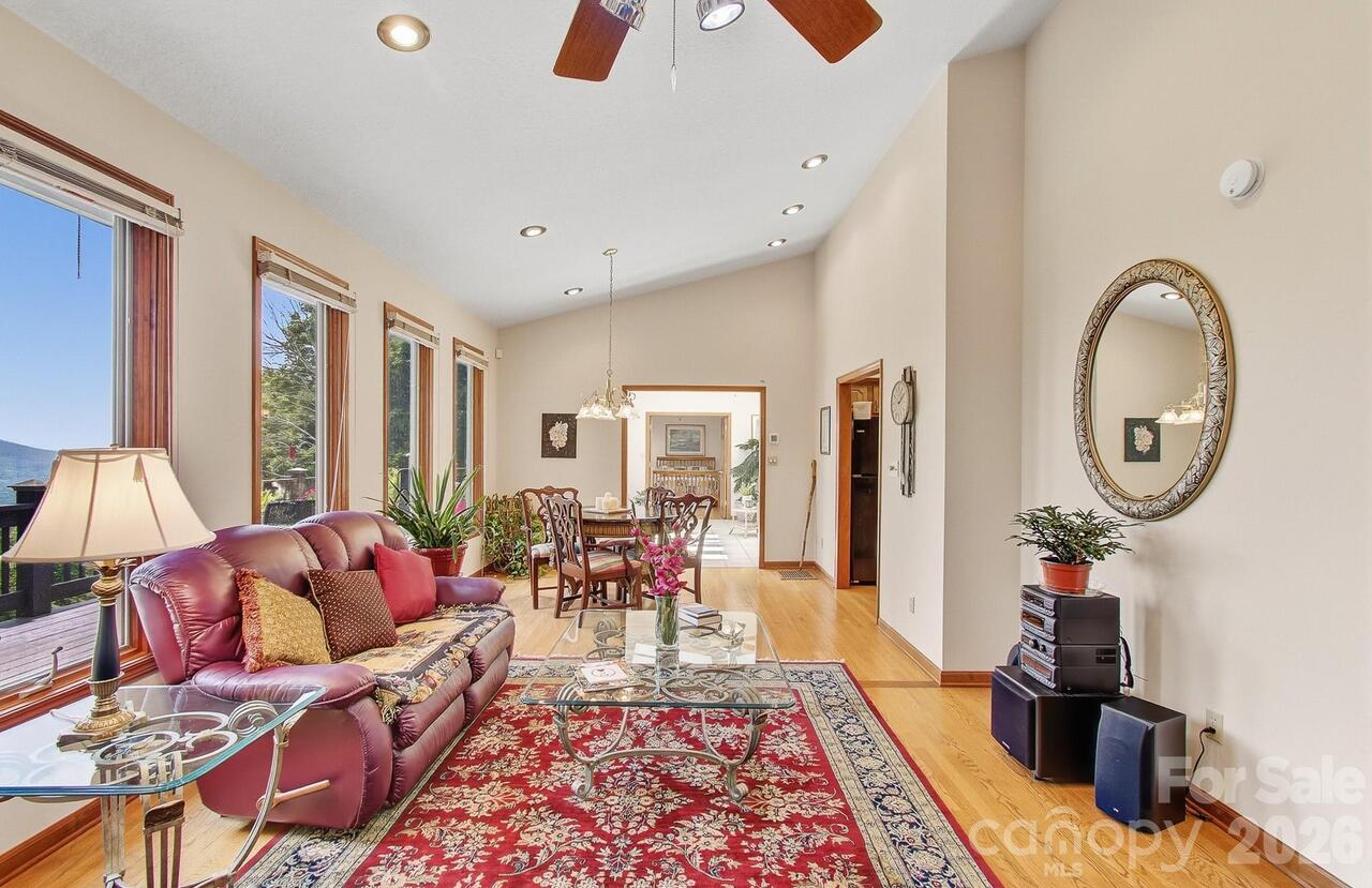 Listing Photo 19